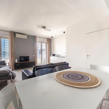 La Vista Sulla Citta - 8vo Piano Attico Mozzafiato Milan